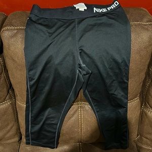 Women’s large Nike leggings/bike capri